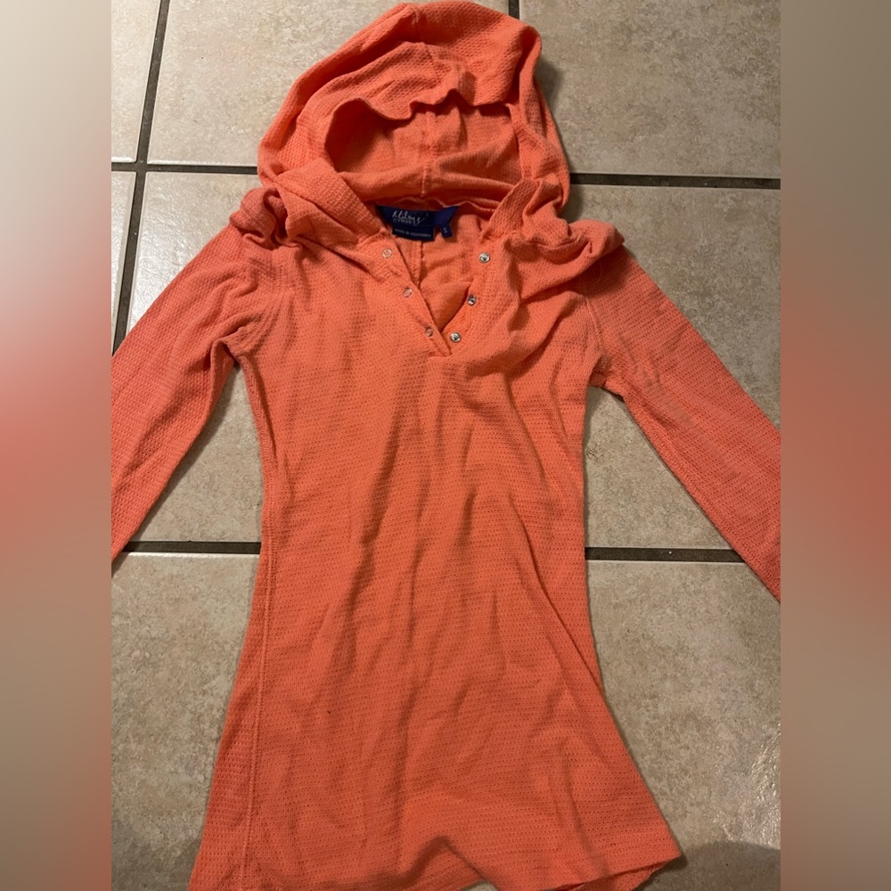 Y2K Miley Cyrus long sleeve shirt with a hood